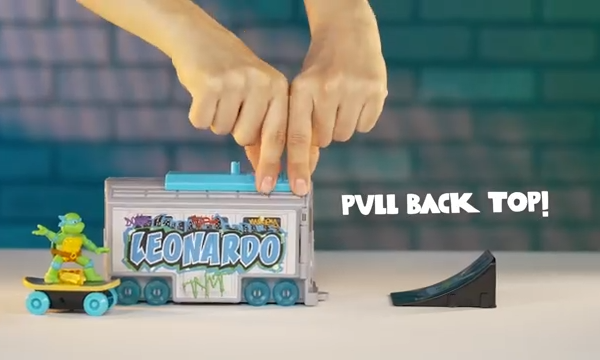 Teenage Mutant Ninja Turtles 5" Switch Kick Subway Launcher Leonardo Ages 3+ - Launch & Shred with Signature Katanas!